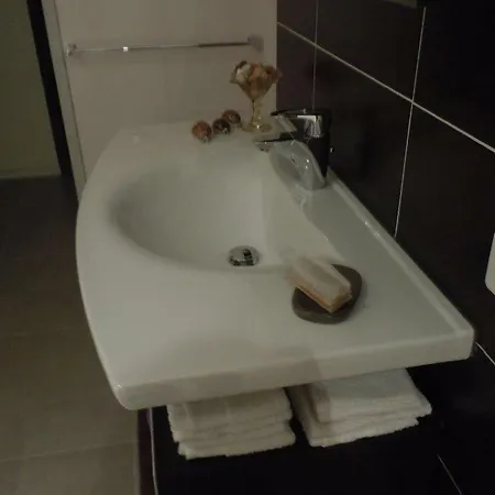 La Fontaine D'hananou Fréjus